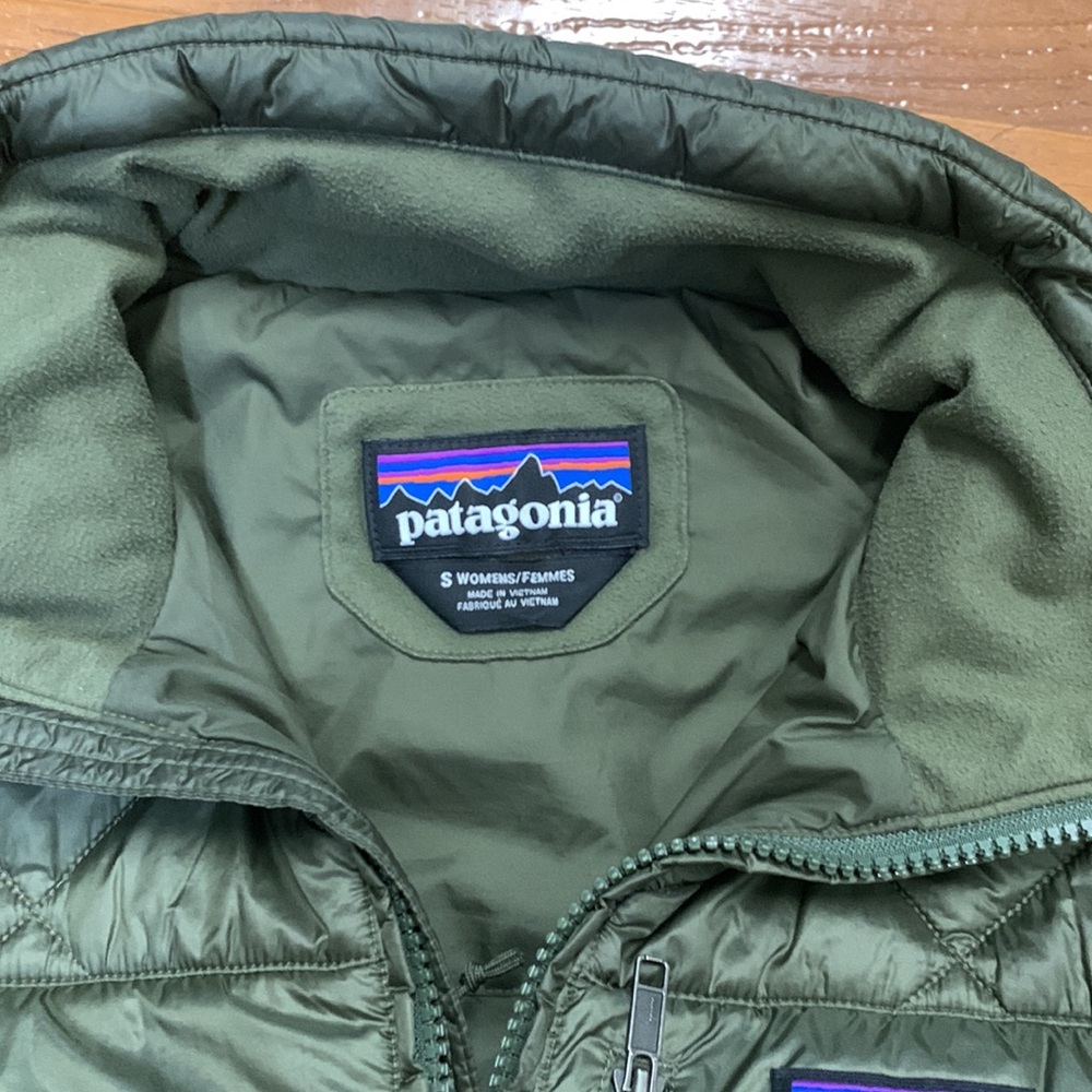 Patagonia Lightweight Puffer Jacket - Picture 2 of 15